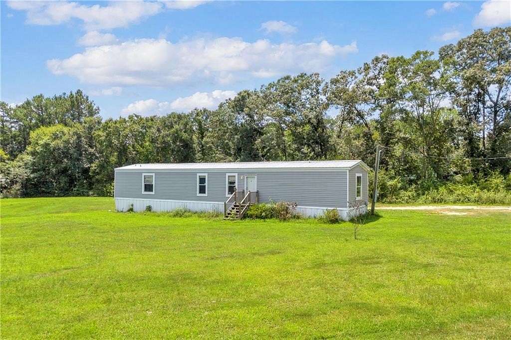 1.52 Acres of Land with Home for Sale in Dewy Rose, Georgia