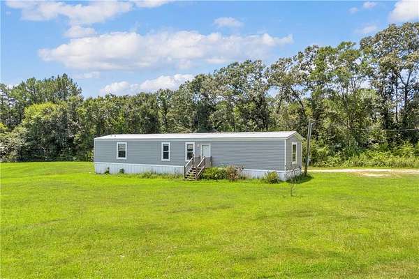 1.52 Acres of Land with Home for Sale in Dewy Rose, Georgia