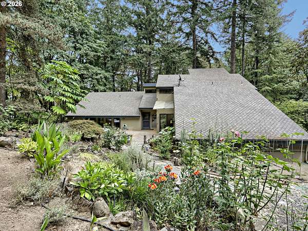 2.52 Acres of Land with Home for Sale in Newberg, Oregon