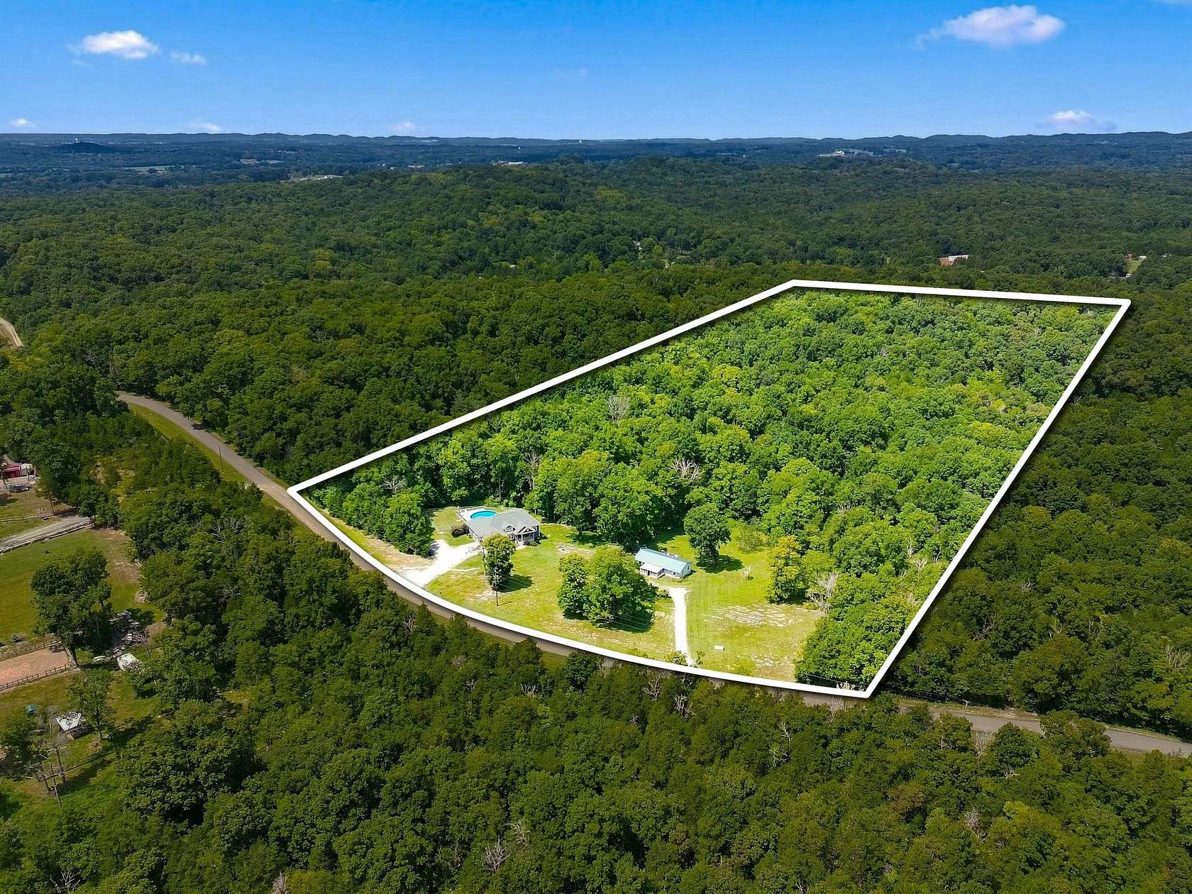 15.2 Acres of Land with Home for Sale in Columbia, Tennessee