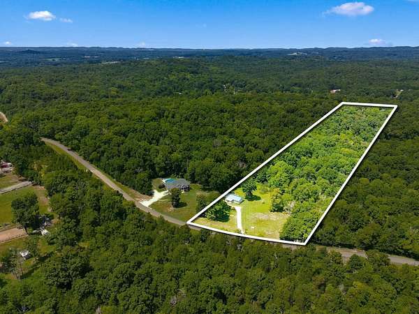 4.5 Acres of Land with Home for Sale in Columbia, Tennessee