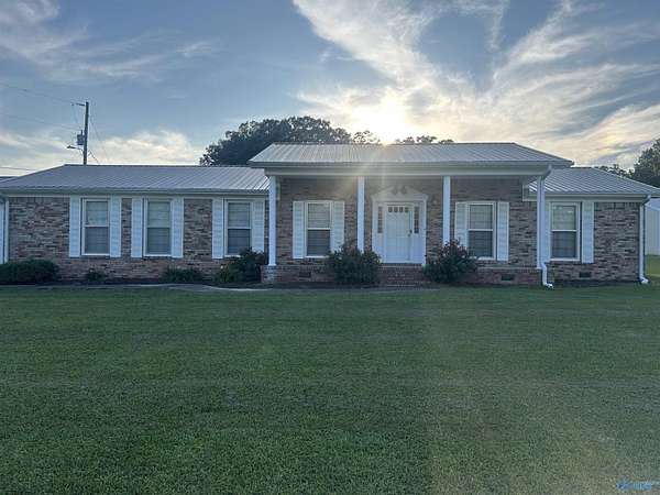86 Acres of Land with Home for Lease in Danville, Alabama