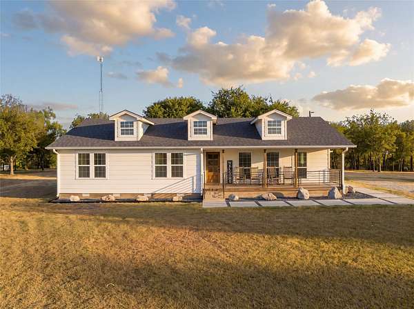 2.5 Acres of Land with Home for Sale in Waco, Texas