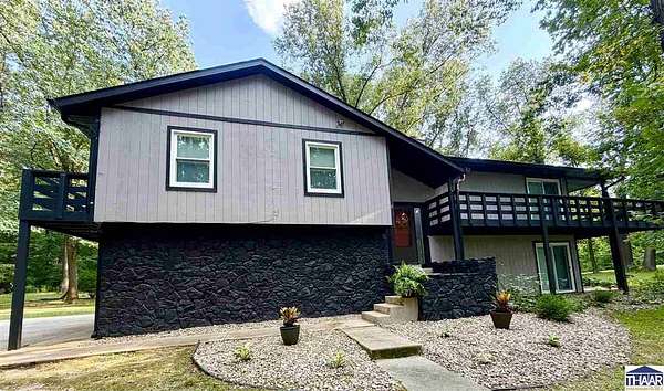 4.77 Acres of Land with Home for Sale in Terre Haute, Indiana