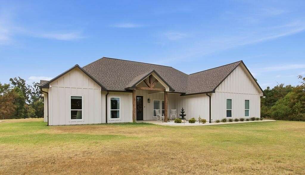 1.5 Acres of Land with Home for Sale in Nacogdoches, Texas