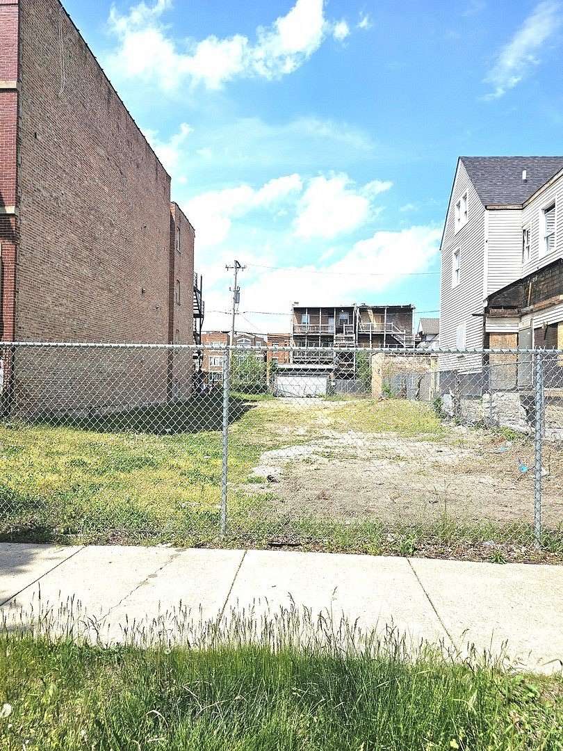 0.12 Acres of Land for Sale in Chicago, Illinois