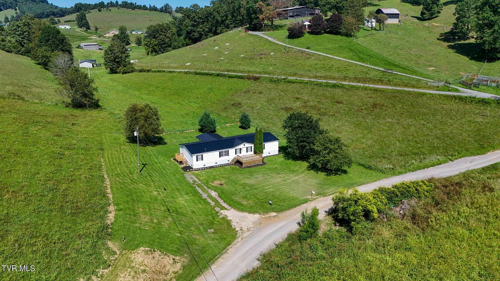 33.3 Acres of Land with Home for Sale in Nickelsville, Virginia