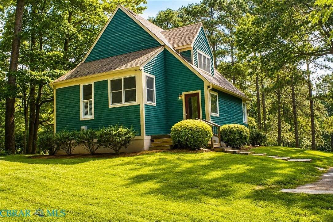1.79 Acres of Land with Home for Sale in Irvington, Virginia
