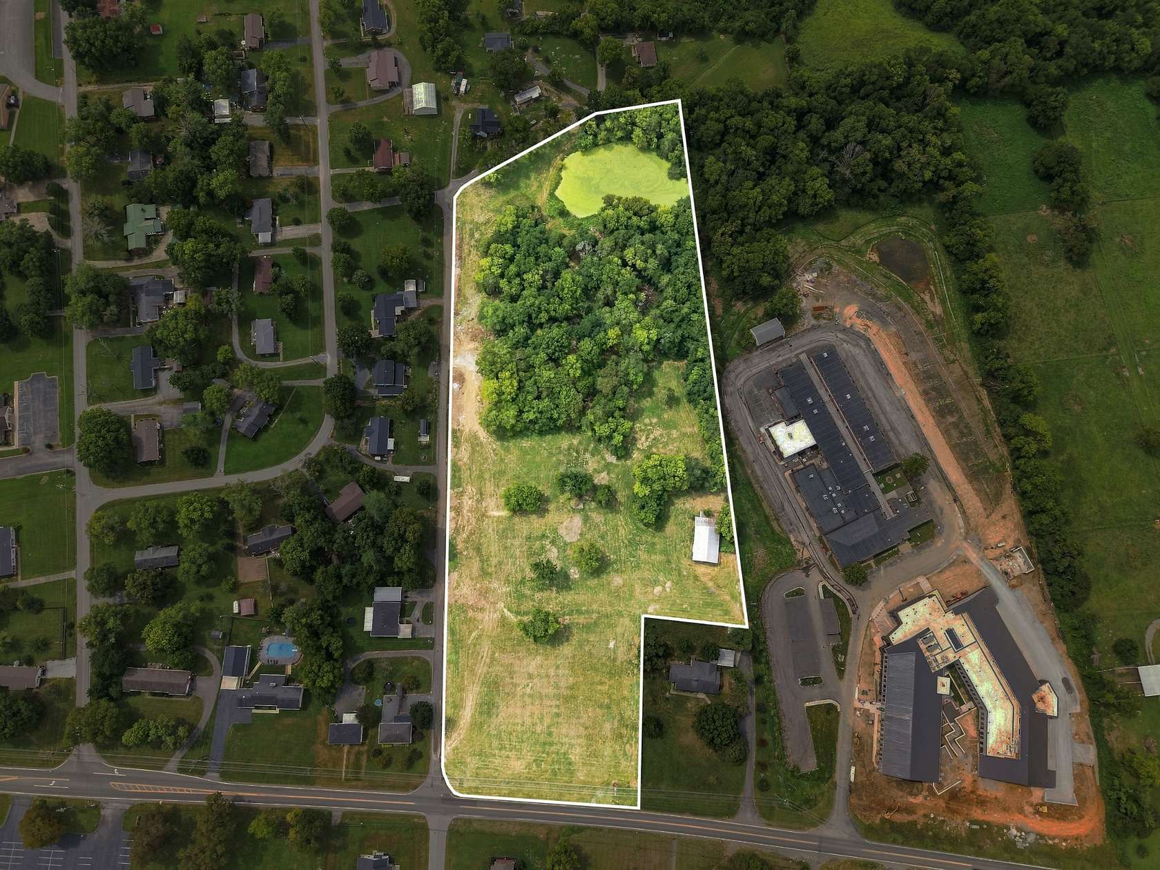 9.72 Acres of Residential Land for Auction in Hartsville, Tennessee