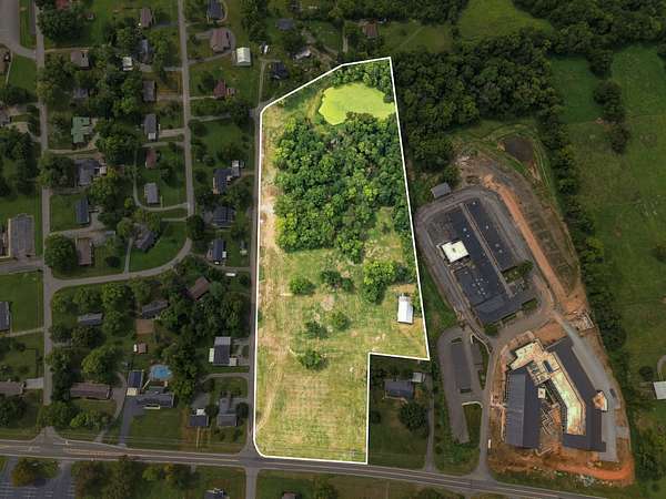 9.72 Acres of Residential Land for Auction in Hartsville, Tennessee