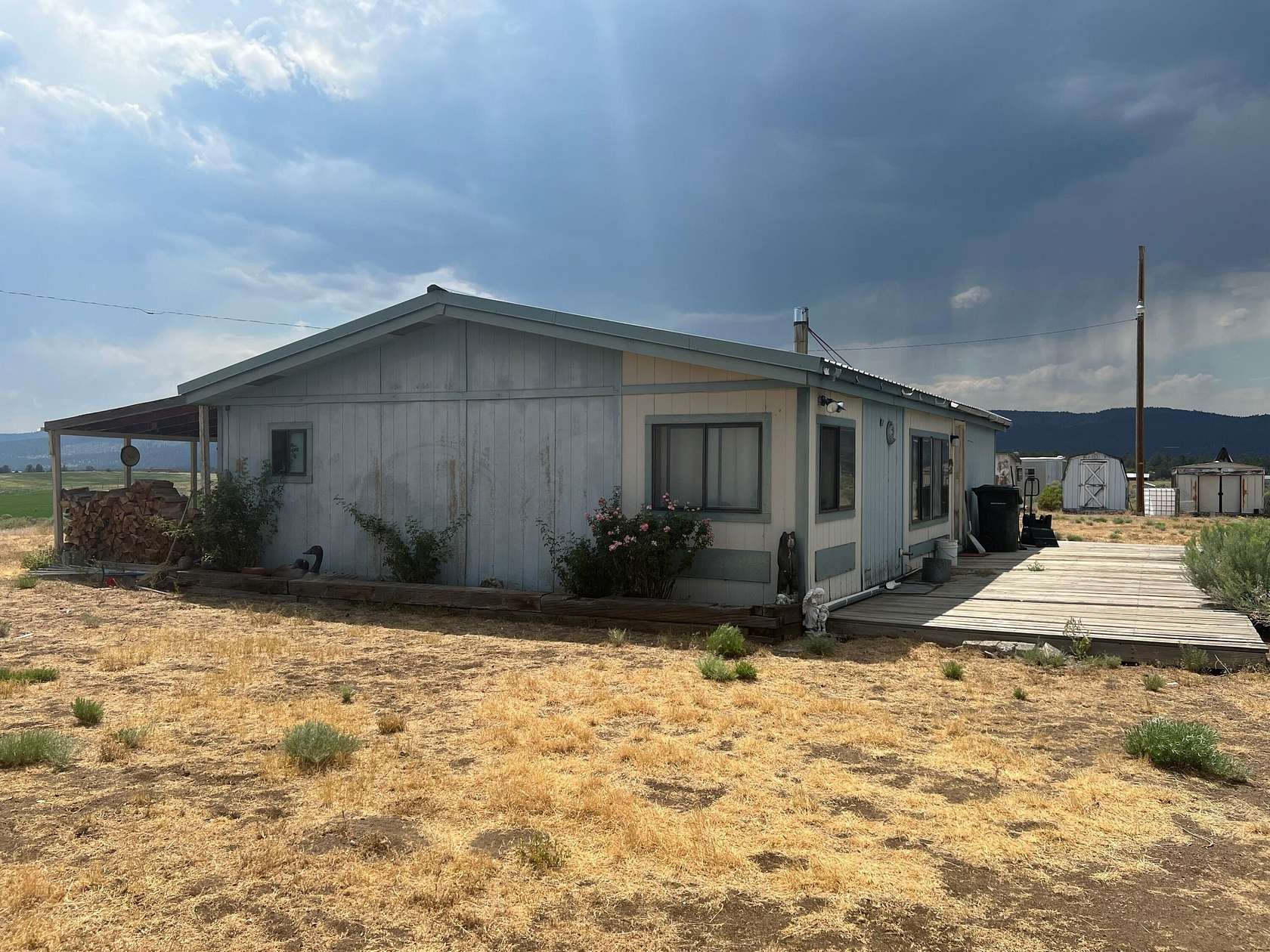 24.6 Acres of Land with Home for Sale in Lakeview, Oregon