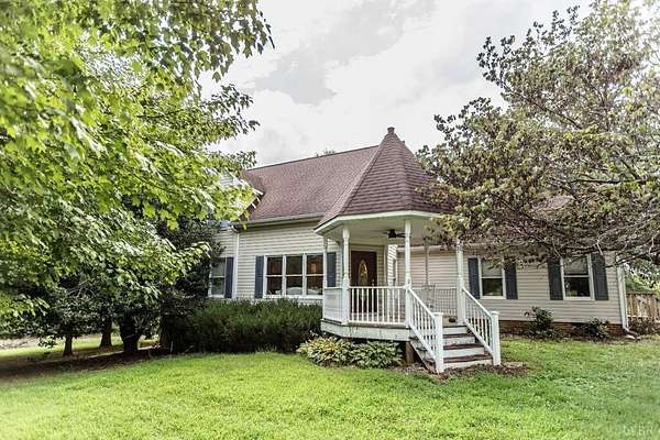 34 Acres of Land with Home for Sale in Appomattox, Virginia
