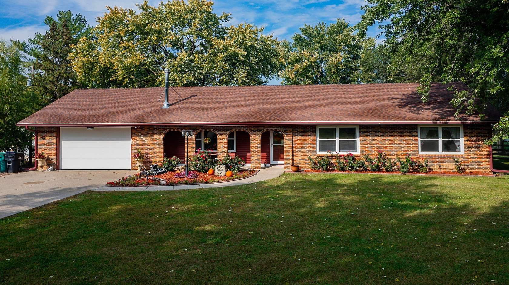 2.16 Acres of Land with Home for Sale in Altoona, Iowa