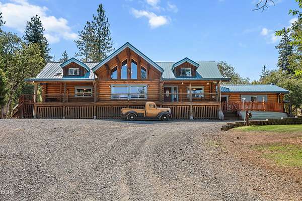 8.38 Acres of Land with Home for Sale in Jacksonville, Oregon