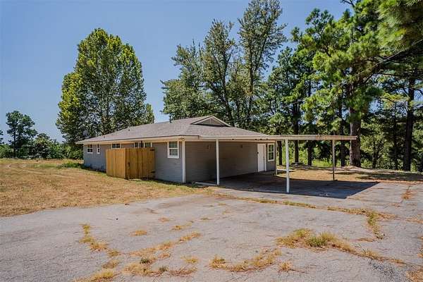 4 Acres of Land with Home for Lease in Choctaw, Oklahoma