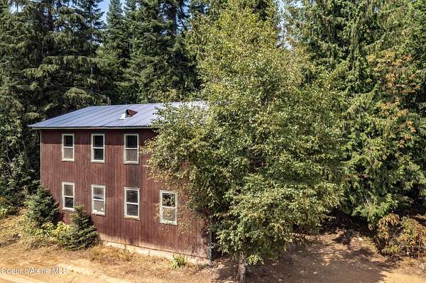 20 Acres of Land with Home for Sale in Sandpoint, Idaho