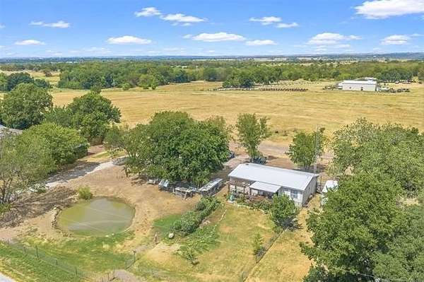 11.3 Acres of Land with Home for Sale in Ardmore, Oklahoma