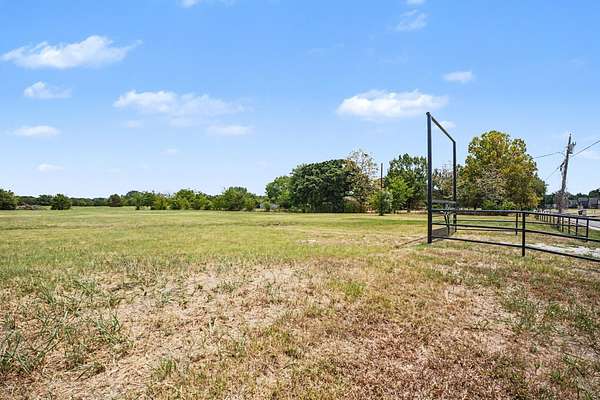 10 Acres of Recreational & Residential Land for Sale in Terrell, Texas