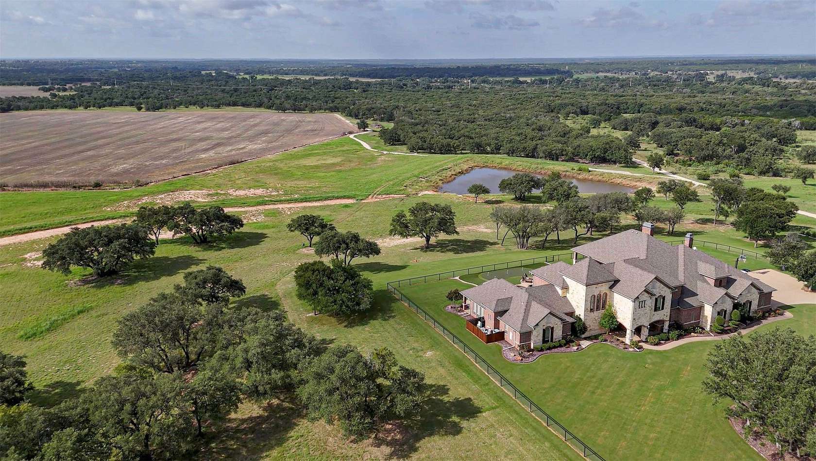 467 Acres of Land with Home for Sale in Jonesboro, Texas