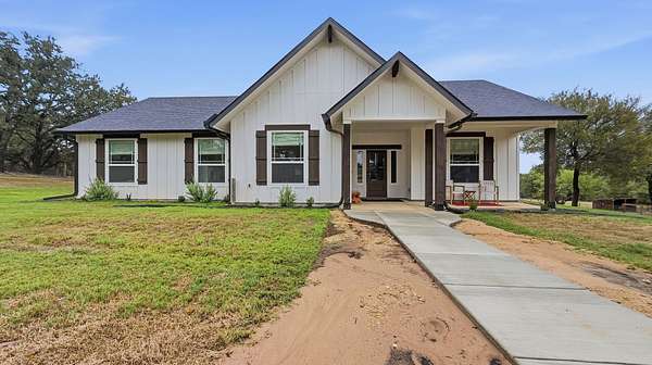 47.3 Acres of Land with Home for Sale in Jonesboro, Texas