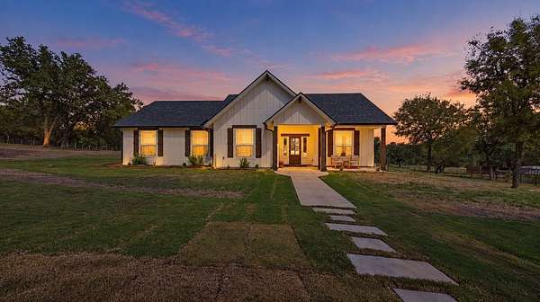 47.3 Acres of Land with Home for Sale in Jonesboro, Texas
