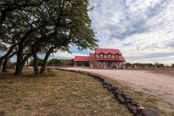 314 Acres of Land with Home for Sale in Dublin, Texas