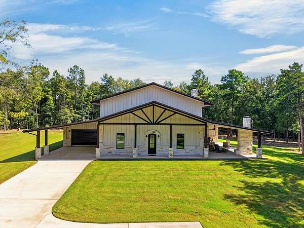 60.1 Acres of Recreational Land with Home for Sale in Crockett, Texas