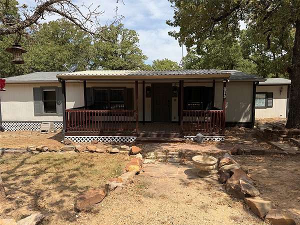 26 Acres of Land with Home for Lease in Decatur, Texas