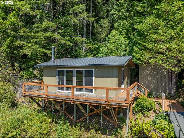 7 Acres of Land with Home for Sale in Lakeside, Oregon