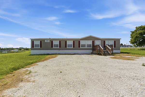 2.84 Acres of Land with Home for Lease in Decatur, Texas