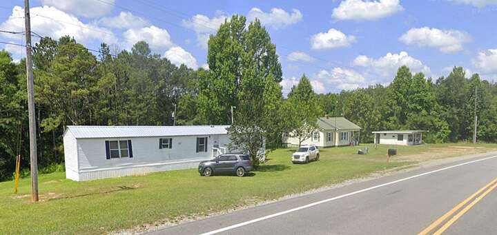 8 Acres of Mixed-Use Land for Sale in Maplesville, Alabama
