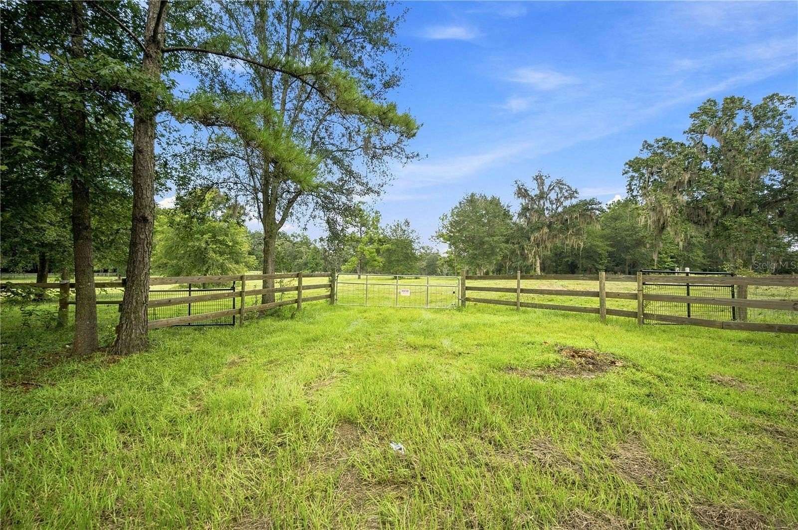 10.5 Acres of Land for Sale in Williston, Florida