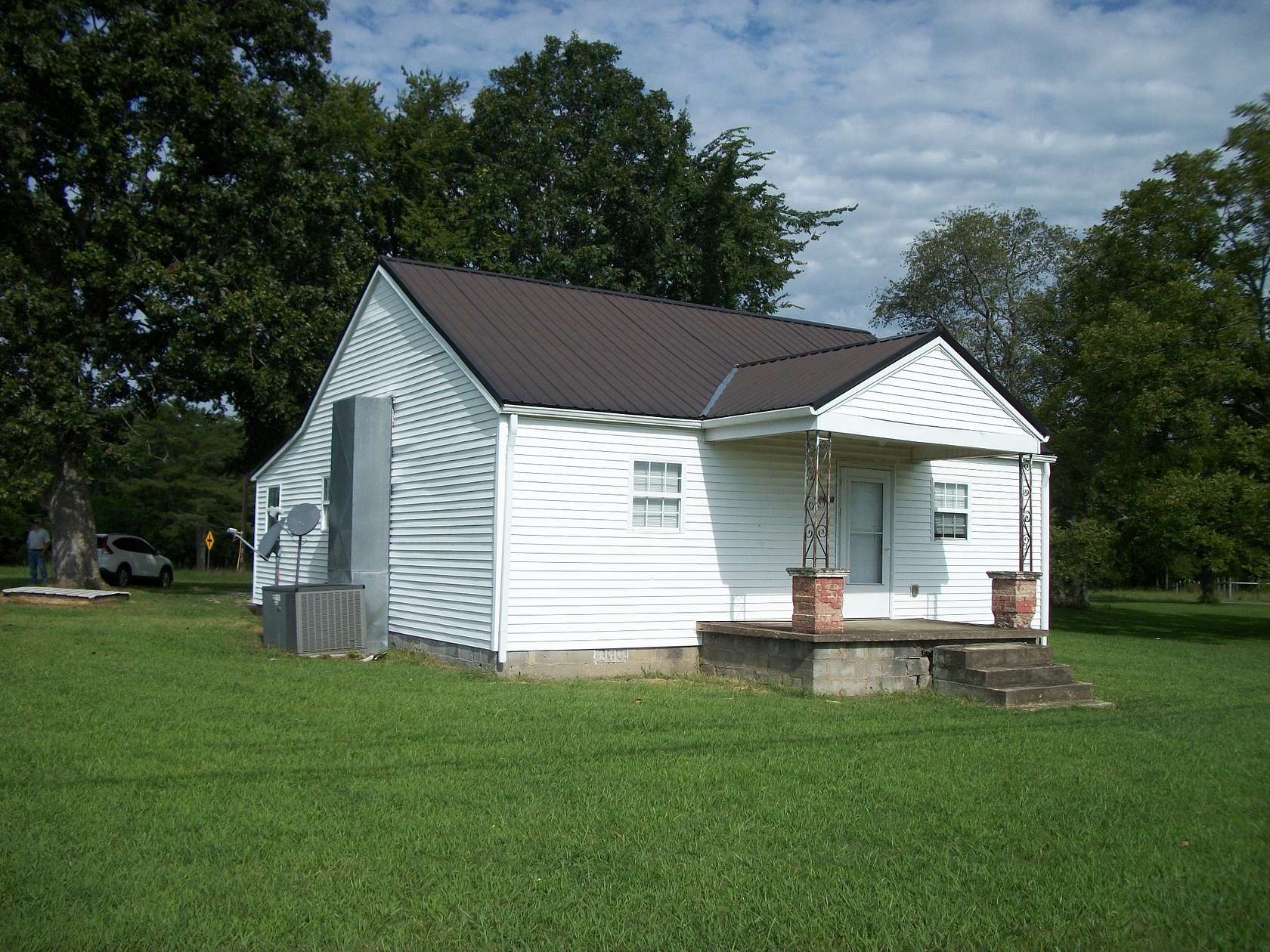 1.5 Acres of Improved Commercial Land for Sale in Woodbury, Tennessee