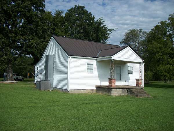 1.5 Acres of Improved Commercial Land for Sale in Woodbury, Tennessee