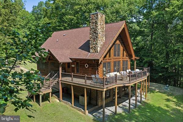 2.9 Acres of Land with Home for Sale in Warsaw, Virginia