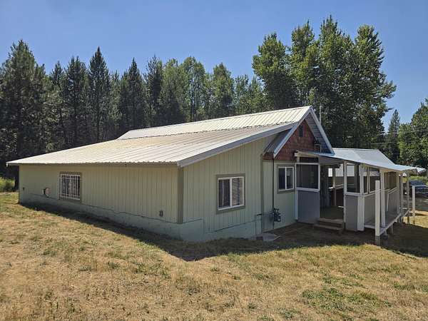 5.55 Acres of Land with Home for Sale in Clayton, Washington