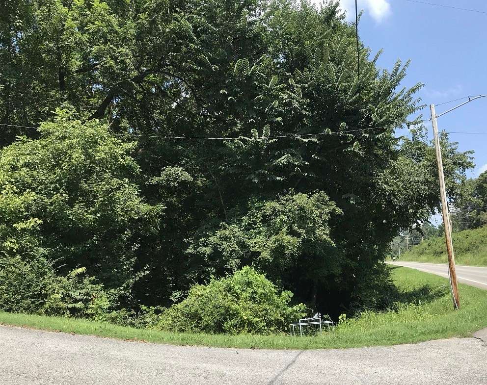 5 Acres of Residential Land for Sale in Centerville, Tennessee