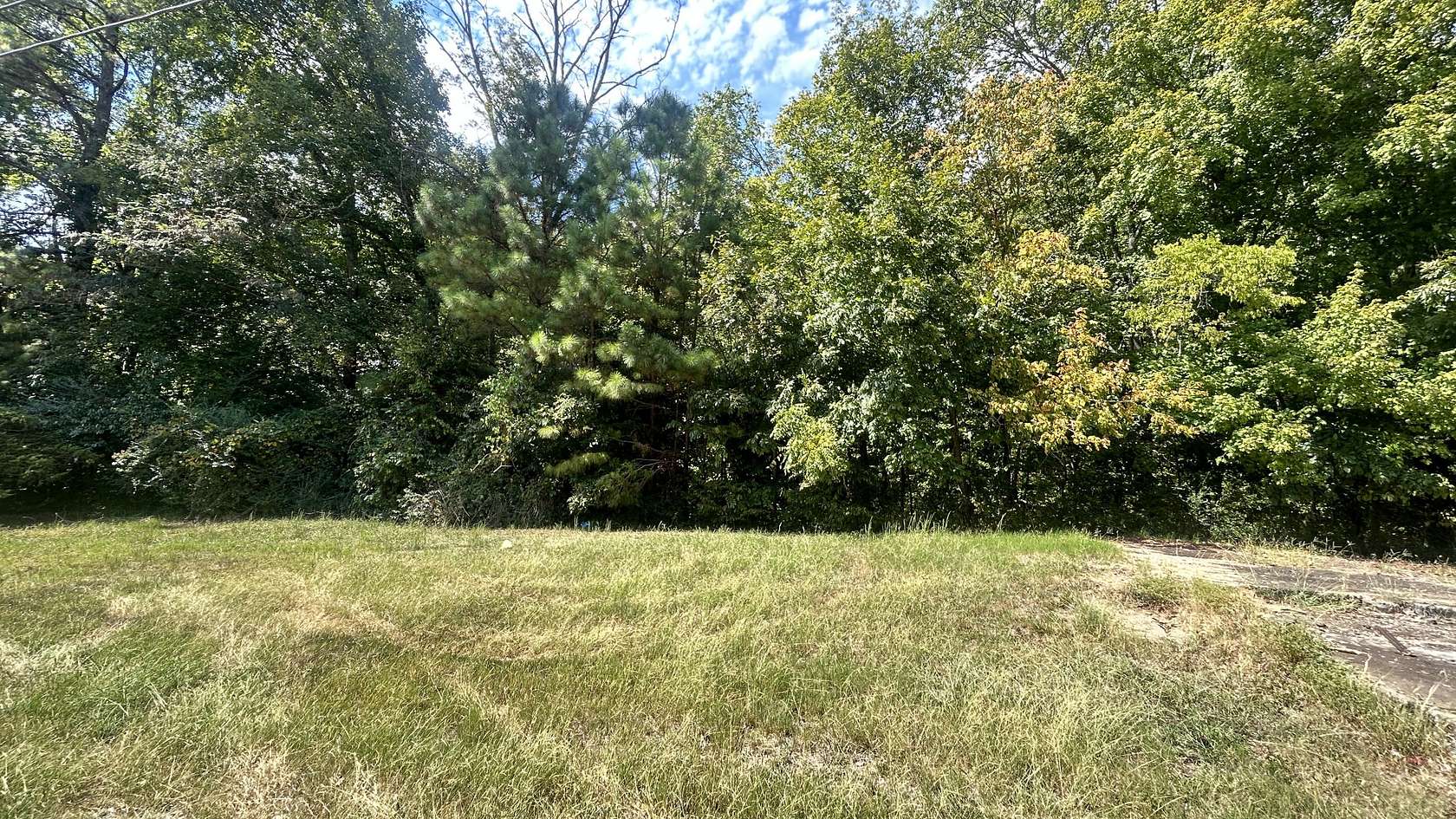5 Acres of Residential Land for Sale in Centerville, Tennessee