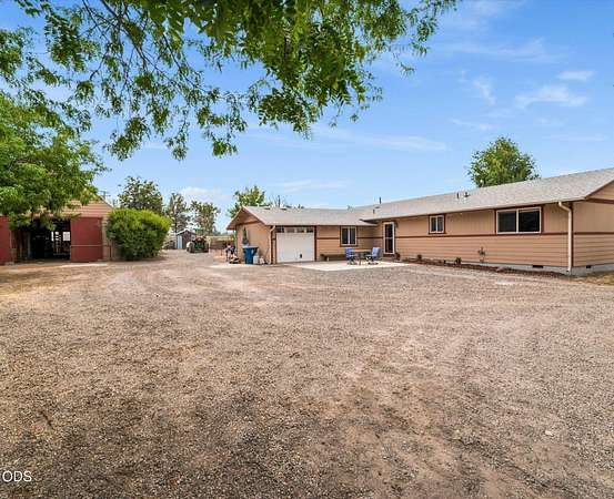 4.6 Acres of Land with Home for Sale in Redmond, Oregon