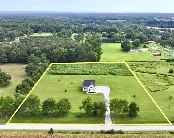 5 Acres of Land with Home for Sale in Tullahoma, Tennessee