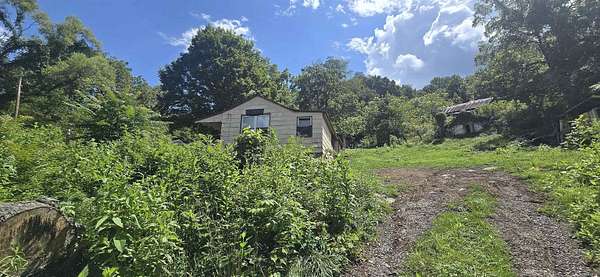 31 Acres of Land with Home for Sale in Narrows, Virginia