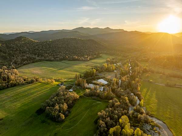 350 Acres of Land with Home for Sale in Wolf Creek, Oregon