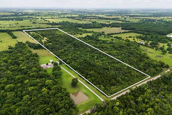 27.8 Acres of Recreational & Residential Land for Sale in Coffeyville, Kansas