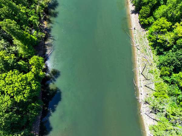 6.76 Acres of Residential Land for Sale in Speedwell, Tennessee
