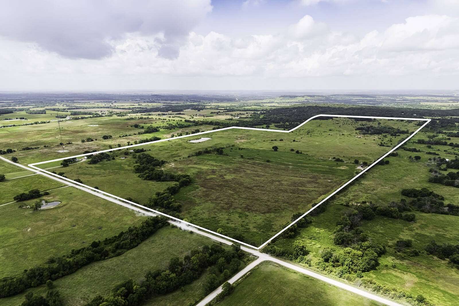 197 Acres of Land with Home for Sale in Independence, Kansas