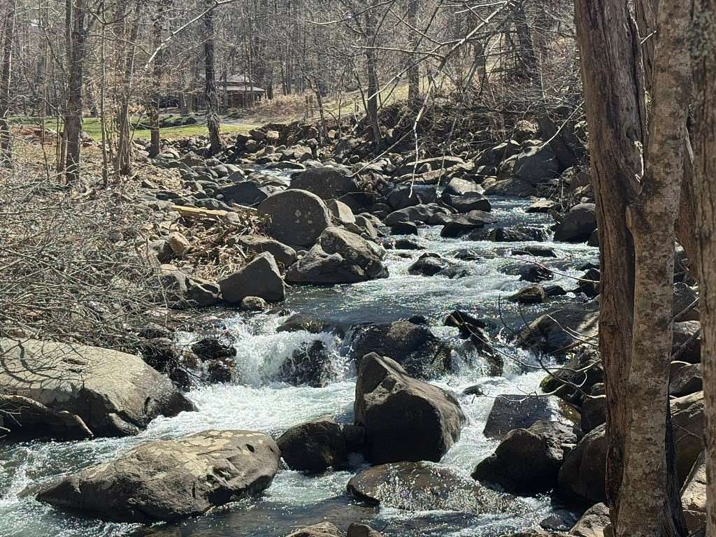 4.63 Acres of Residential Land for Sale in Bakersville Township, North Carolina