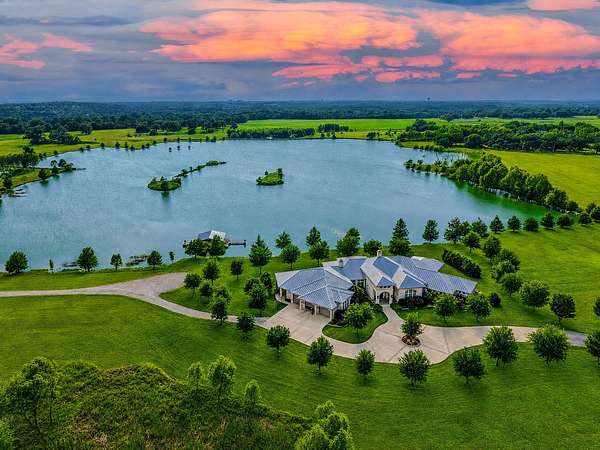 326 Acres of Land with Home for Sale in Temple, Texas