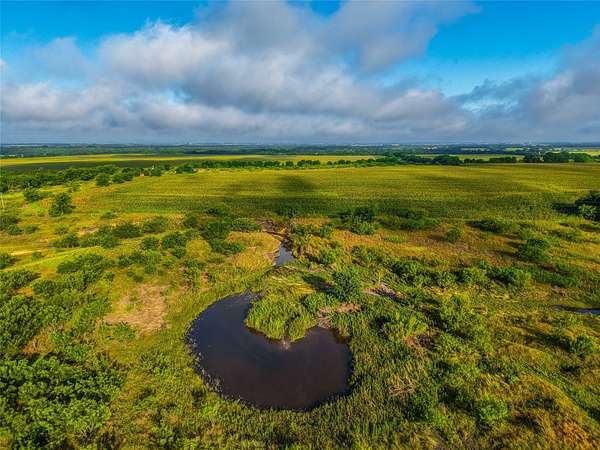 365 Acres of Land for Sale in Burlington, Texas