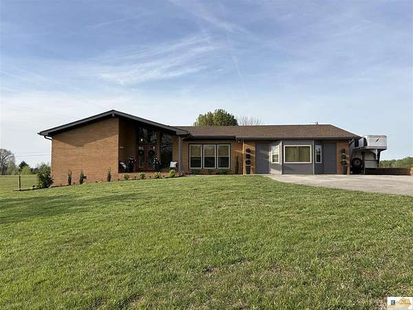 15 Acres of Land with Home for Sale in Glasgow, Kentucky