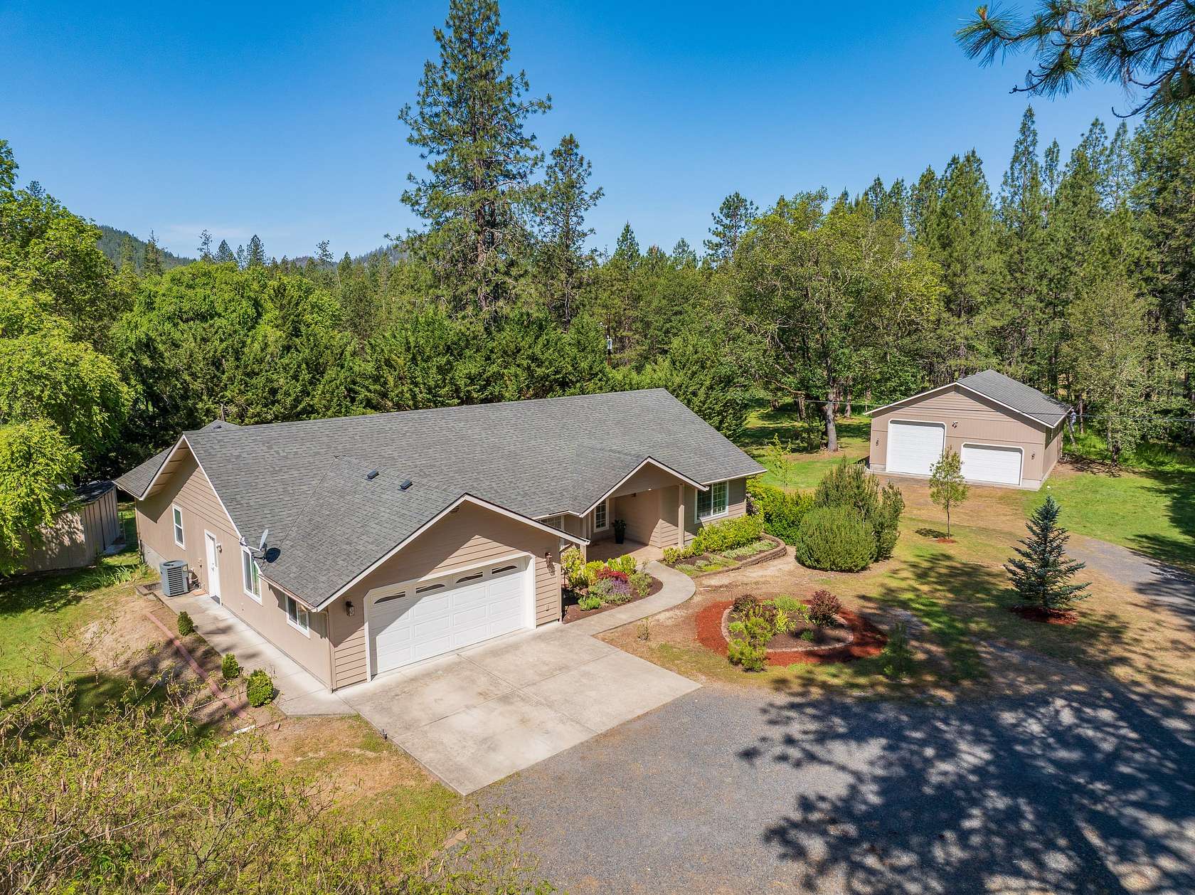 2.5 Acres of Land with Home for Sale in Grants Pass, Oregon